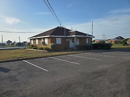 Beautiful 1-bed House in Old Harbour, Gated