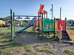 Beautiful 1-bed House in Old Harbour, Gated