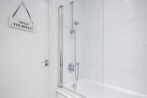 2-bed Apartment Near Basildon Train Station