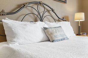 Blue Bird Hideaway - Near Silver Dollar City