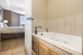 Blue Bird Hideaway - Near Silver Dollar City