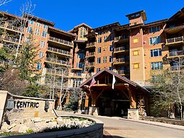 Calming Canyons Ski-in/ski-out Luxe Penthouse