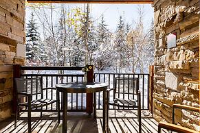 Calming Canyons Ski-in/ski-out Luxe Penthouse