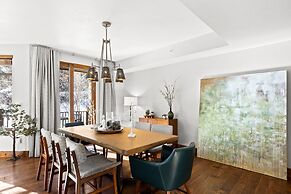 Calming Canyons Ski-in/ski-out Luxe Penthouse