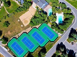 Classy Canyons Condo