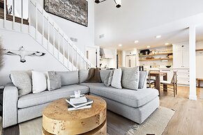 Classy Canyons Condo