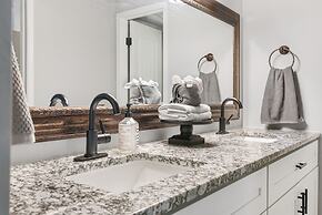 Gorgeous Ground Level Retreat