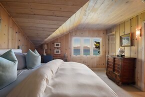 Mesmerizing Meeks Bay Outdoor Waterfront Deck