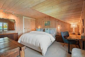 Mesmerizing Meeks Bay Outdoor Waterfront Deck