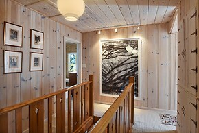 Mesmerizing Meeks Bay Outdoor Waterfront Deck