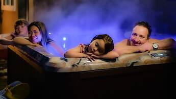 Barefoot Villas Cabin 1 Beaver w/ Hot tub