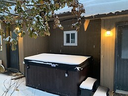 Barefoot Villas Cabin 1 Beaver w/ Hot tub