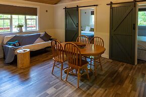 Barefoot Villas Cabin 1 Beaver w/ Hot tub