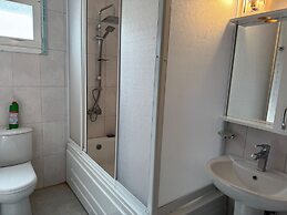 2-bed Bungalow, Sleeps 4 With Private Pool