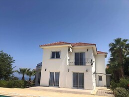 Kyrenia Mountain Side Villa , Lapta