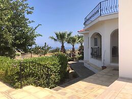 Kyrenia Mountain Side Villa , Lapta