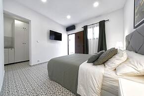 CASA VERDE Comfortable Air-Conditioned