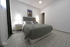 CASA VERDE Comfortable Air-Conditioned