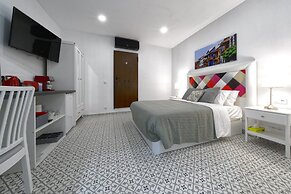 CASA VERDE Comfortable Air-Conditioned