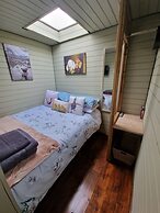 Stunning 1-bed Shepherd hut in Holyhead