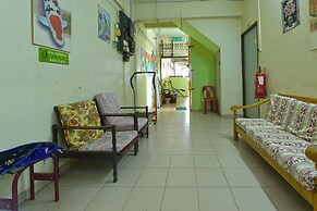 Spot On 90625 Super Green Grass Hotel
