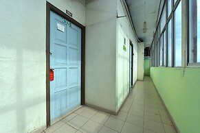 Spot On 90625 Super Green Grass Hotel