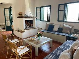 Charming two Bedroom Fisherman's House on Kea