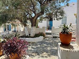 Charming two Bedroom Fisherman's House on Kea