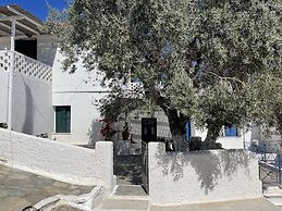 Charming two Bedroom Fisherman's House on Kea