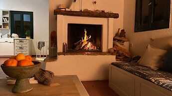 Charming two Bedroom Fisherman's House on Kea