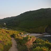 Charming 3-bed Caravan Cymtydu