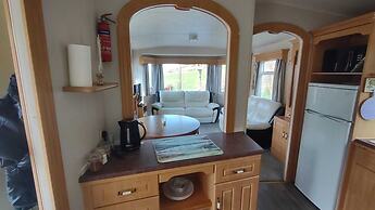Charming 3-bed Caravan Cymtydu
