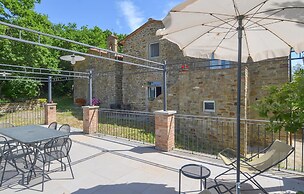 Stunning Home in Castiglion Fiorentino With Outdoor Swimming Pool, Wif