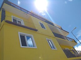 The Yellow Flat - Sea View