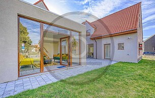 Stunning Home in Diksmuide With Wifi and 4 Bedrooms