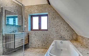Stunning Home in Diksmuide With Wifi and 4 Bedrooms