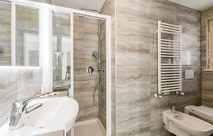 Apt. Luxury Britannia