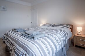 Dragons Den - 2 Bedroom Apartment - Tenby