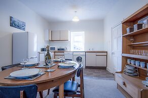 Dragons Den - 2 Bedroom Apartment - Tenby