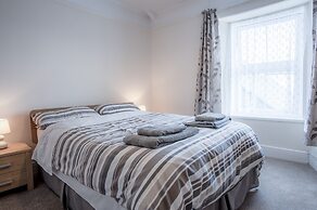 Dragons Den - 2 Bedroom Apartment - Tenby