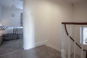 Dragons Den - 2 Bedroom Apartment - Tenby