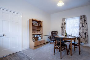 Dragons Den - 2 Bedroom Apartment - Tenby