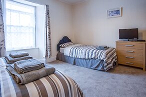 Dragons Den - 2 Bedroom Apartment - Tenby