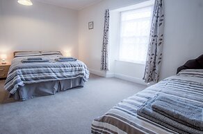 Dragons Den - 2 Bedroom Apartment - Tenby