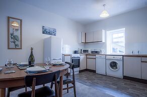Dragons Den - 2 Bedroom Apartment - Tenby
