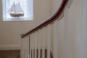 Dragons Den - 2 Bedroom Apartment - Tenby