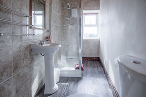 Dragons Den - 2 Bedroom Apartment - Tenby