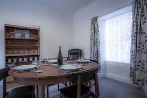 Dragons Den - 2 Bedroom Apartment - Tenby