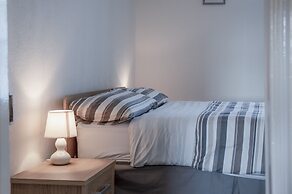 Dragons Den - 2 Bedroom Apartment - Tenby