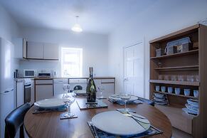 Dragons Den - 2 Bedroom Apartment - Tenby
